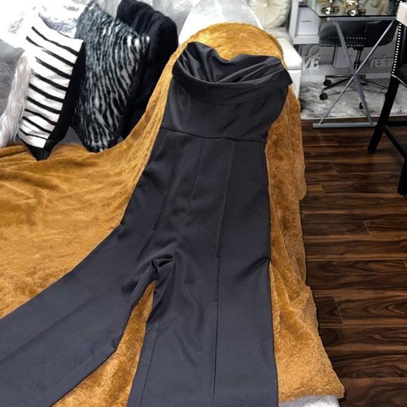 PrettyLittleThing Black Bandeau Cowl Neck Pocket Detail Jumpsuit - Picture 5 of 11